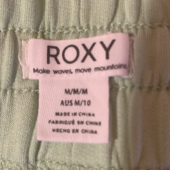 Roxy, green shorts in woman’s size medium. For $12 dollars - Picture 4 of 4